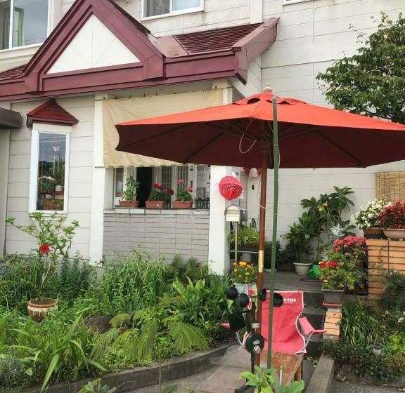 이코노미 룸, Guest House Chara