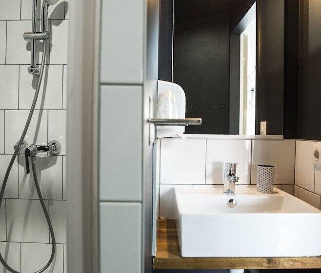 اتاق استاندارد, Georges Hostel & Café