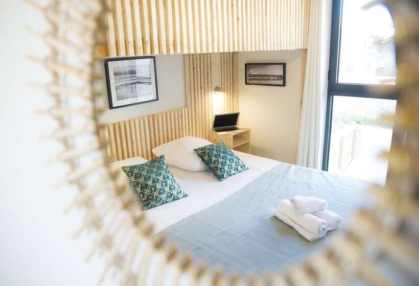 اتاق استاندارد سه نفره, Georges Hostel & Café