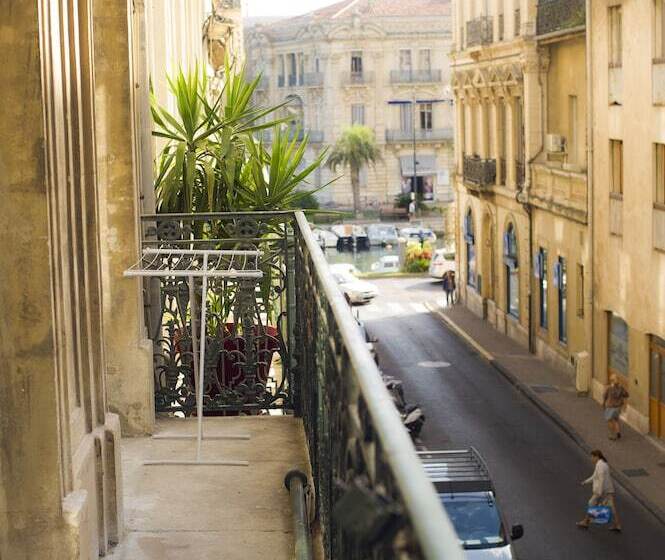 تختخواب در اتاق مشترک, Georges Hostel & Café