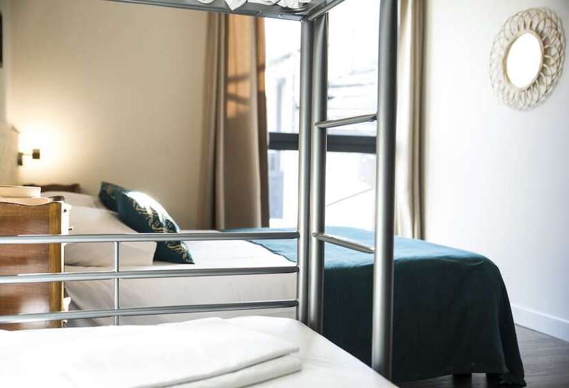 اتاق استاندارد چهارنفره با سرویس بهداشتی مشترک, Georges Hostel & Café