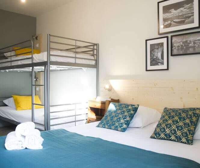 اتاق استاندارد چهارنفره با سرویس بهداشتی مشترک, Georges Hostel & Café