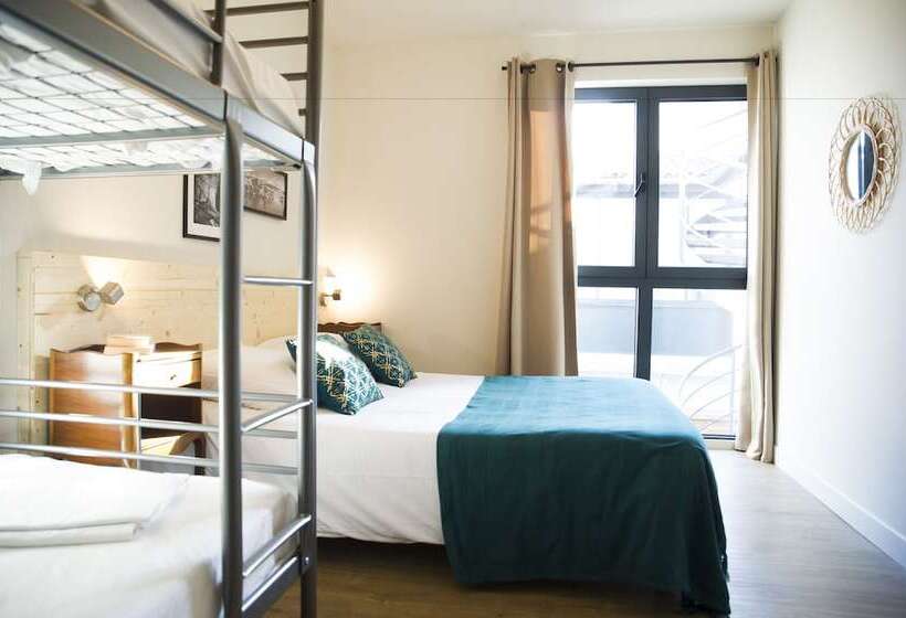 اتاق استاندارد چهارنفره با سرویس بهداشتی مشترک, Georges Hostel & Café