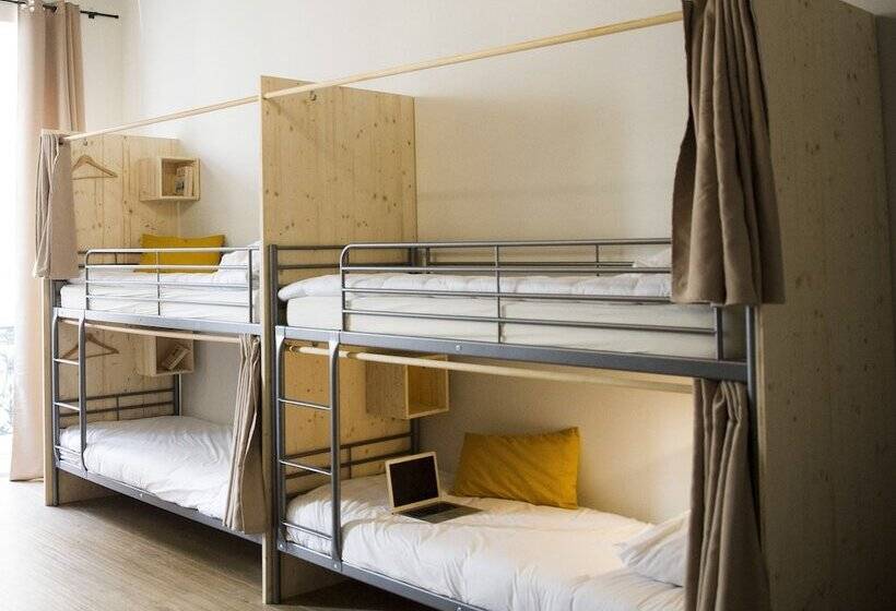 اتاق چهار تخته با دستشویی مشترک, Georges Hostel & Café