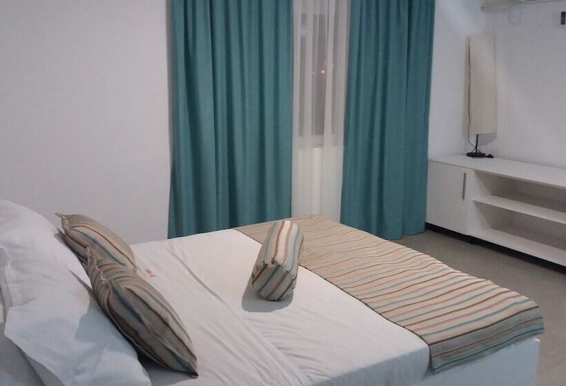 اتاق لوکس سه تخته, Flamingo Resort