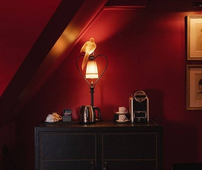 Suite, L Oscar London