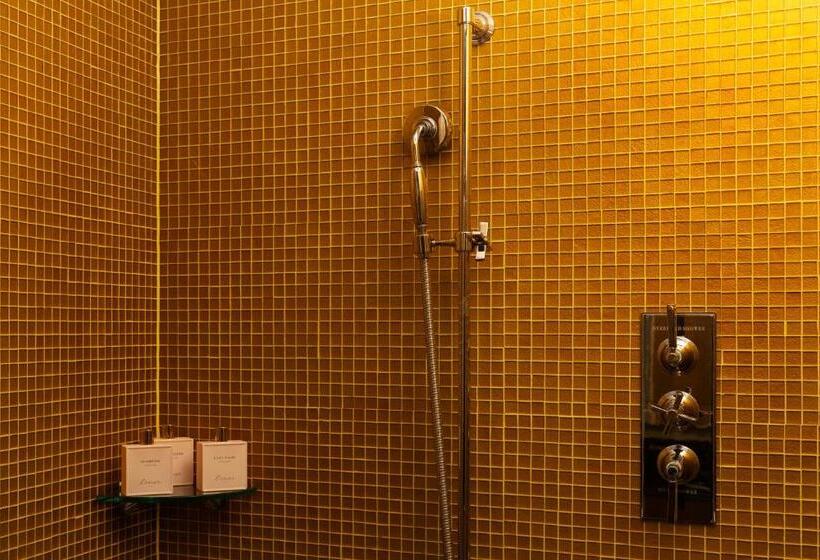 Superior Room, L Oscar London