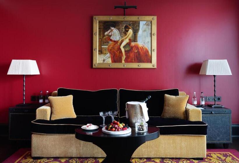 Duplex Suite, L Oscar London