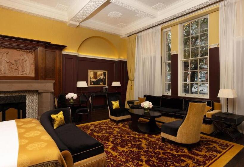 Suite, L Oscar London