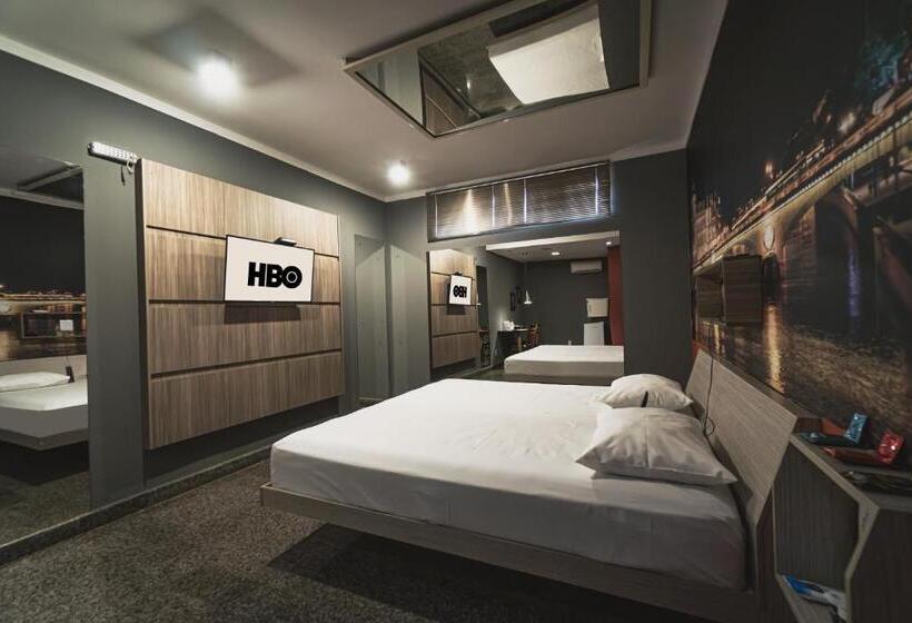 스위트, Paris Motel