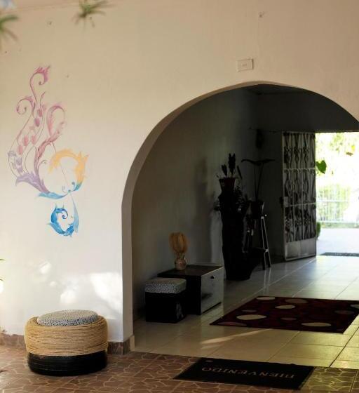 Кровать в Общей Комнате, Kitara House Backpackers Hostel