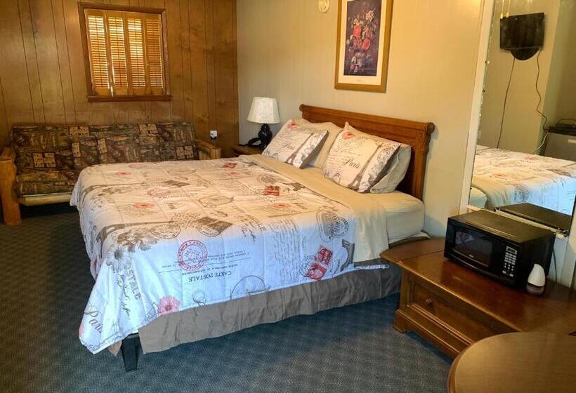 Standard Room King Size Bed, Phillips Historic Motel & Cottages