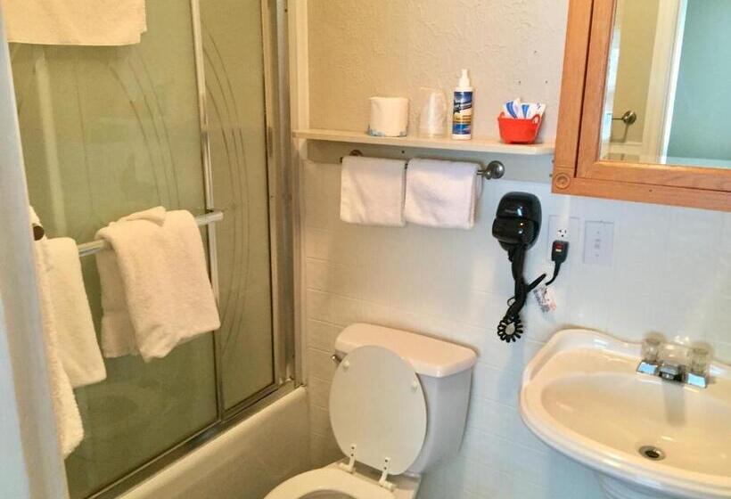 Deluxe Family Room, Phillips Historic Motel & Cottages
