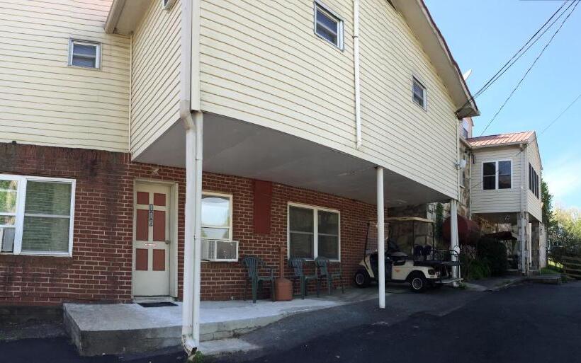 1 Bedroom Apartment, Phillips Historic Motel & Cottages