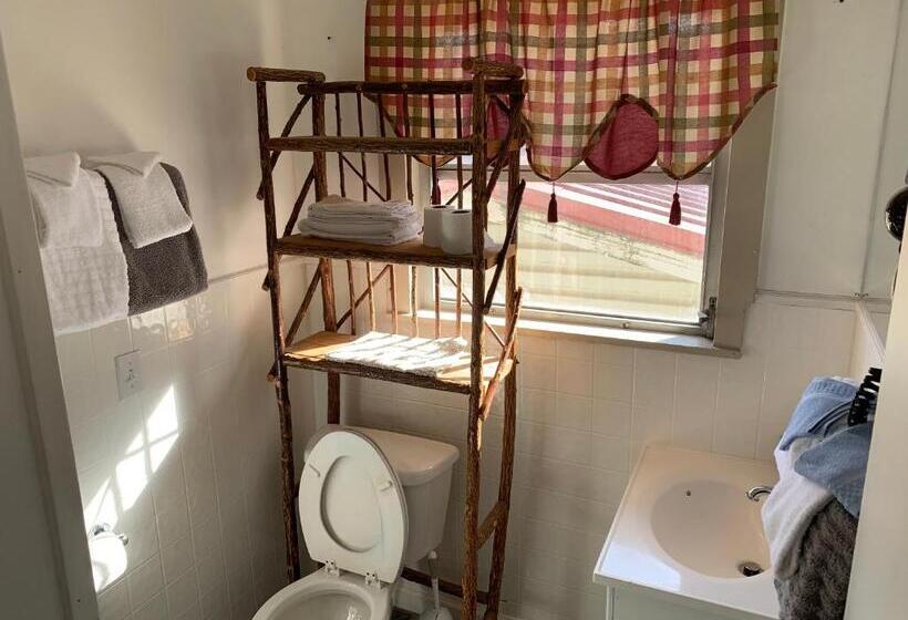 2 Bedroom Apartment, Phillips Historic Motel & Cottages