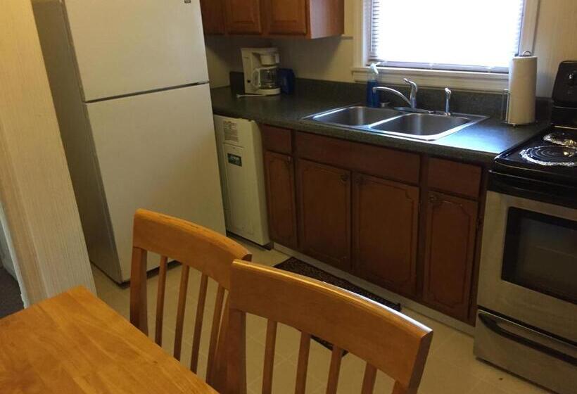 2 Bedroom Apartment, Phillips Historic Motel & Cottages