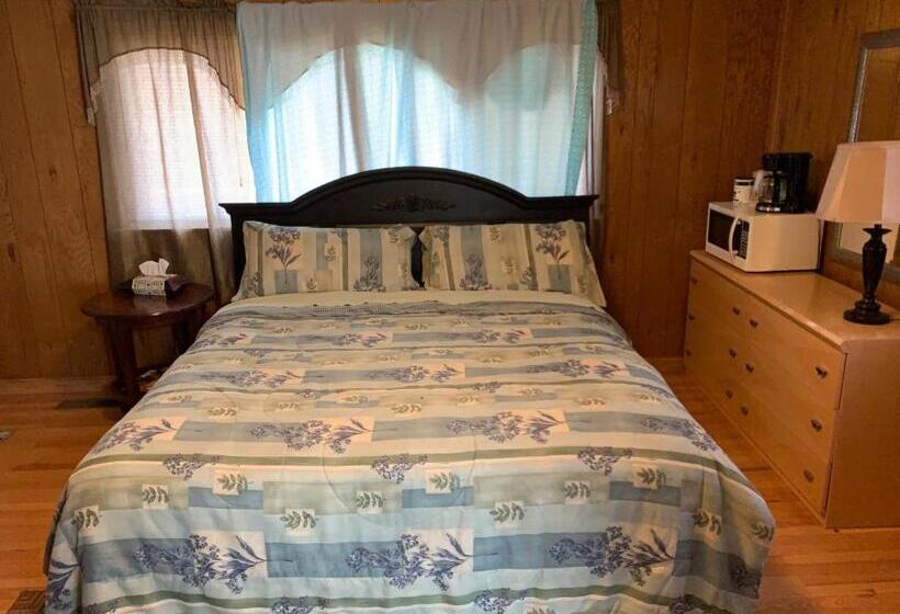 Standard Room King Size Bed, Phillips Historic Motel & Cottages