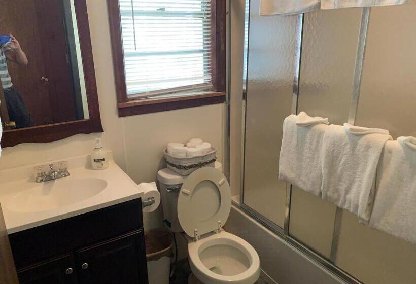2 Bedroom Apartment, Phillips Historic Motel & Cottages