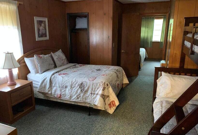 2 Bedroom Apartment, Phillips Historic Motel & Cottages