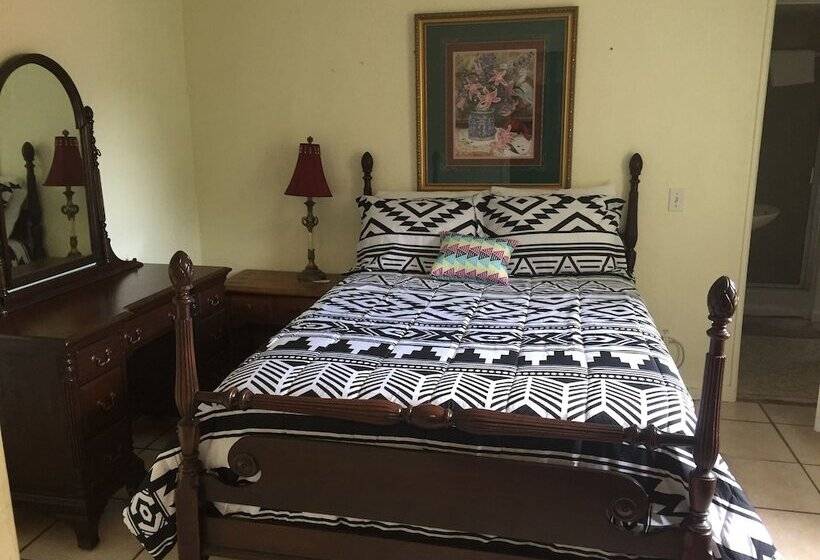 1 Bedroom Apartment, Phillips Historic Motel & Cottages