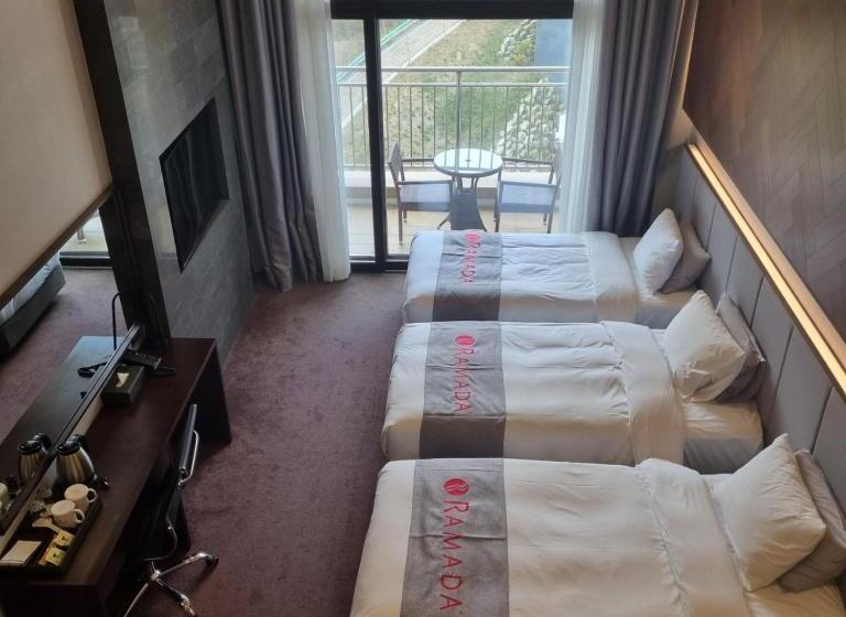 Трехместный Номер Deluxe, Pyeongchang Ramada Hotel & Suite By Wyndham