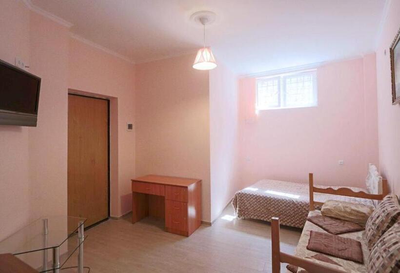 اتاق استاندارد سه نفره, Garnim Guest House