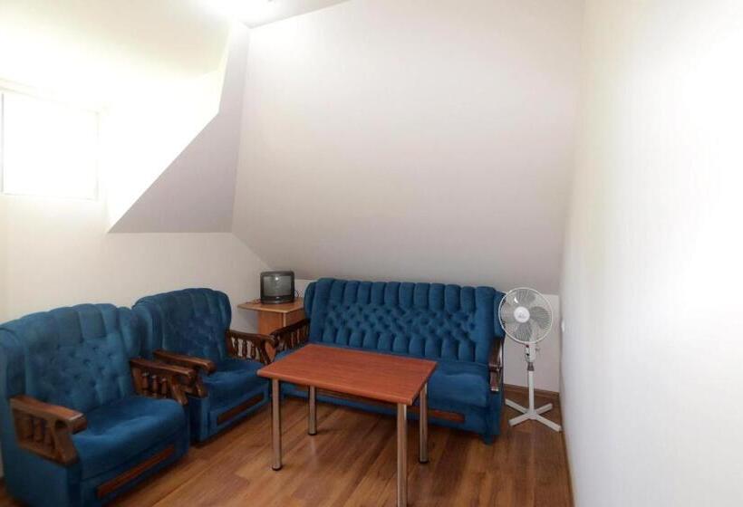 اتاق لوکس خانوادگی, Garnim Guest House