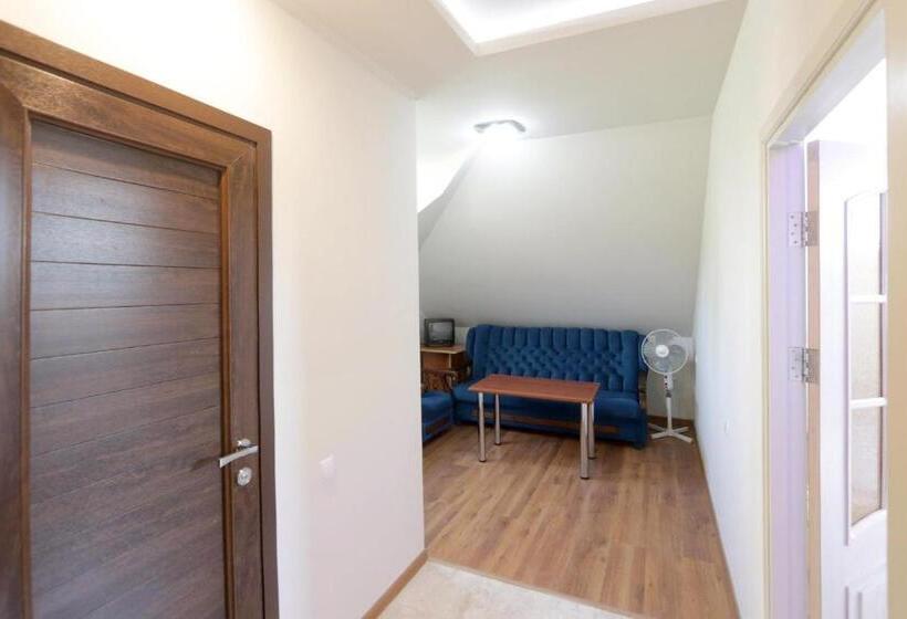 اتاق لوکس خانوادگی, Garnim Guest House