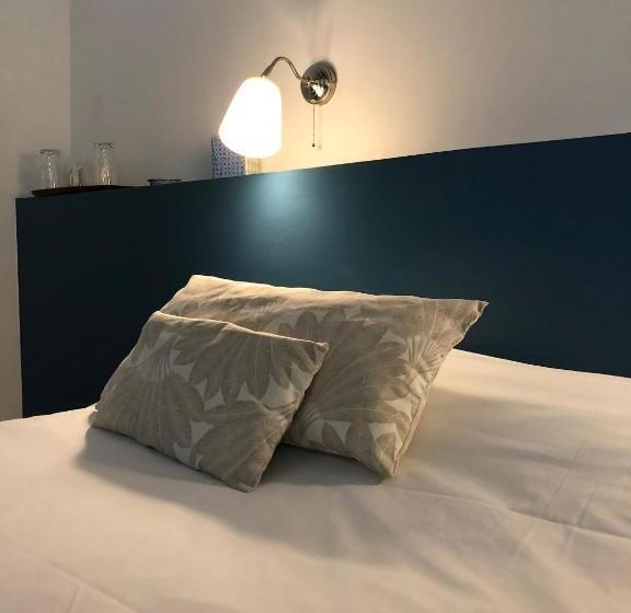 Quarto Triplo Estandar, La Basse Cour