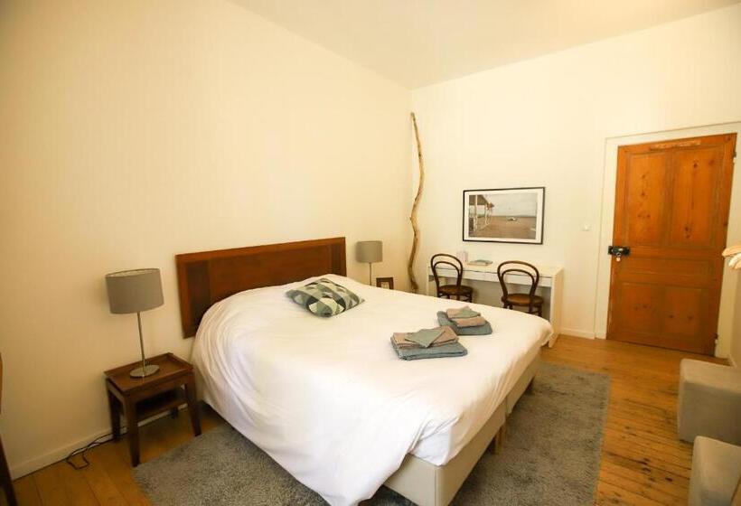 Quarto Estandar, La Basse Cour