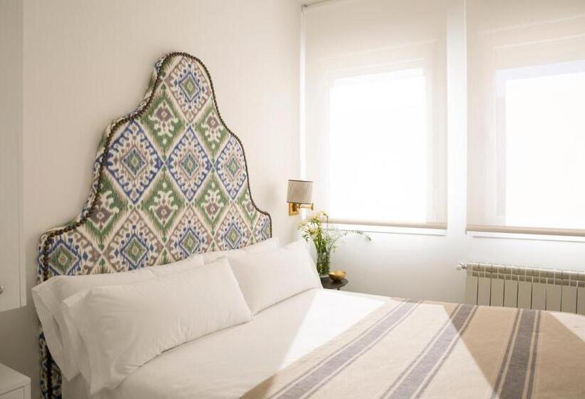 اتاق اکونومی, Nüa Santiago15