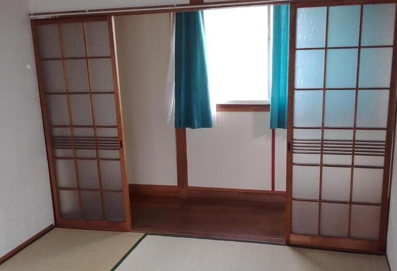 이코노미 트리플 룸, Kaeru Guest House