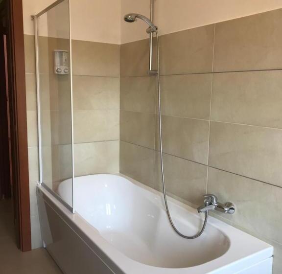 Номер Стандарт с Балконом, Color House Malpensa B&b