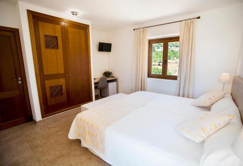اتاق لوکس با بالکن, Agroturismo Sa Marina