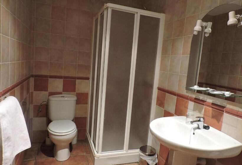 Четырехместный Номер Стандарт, Hostal Villa De Navarrete