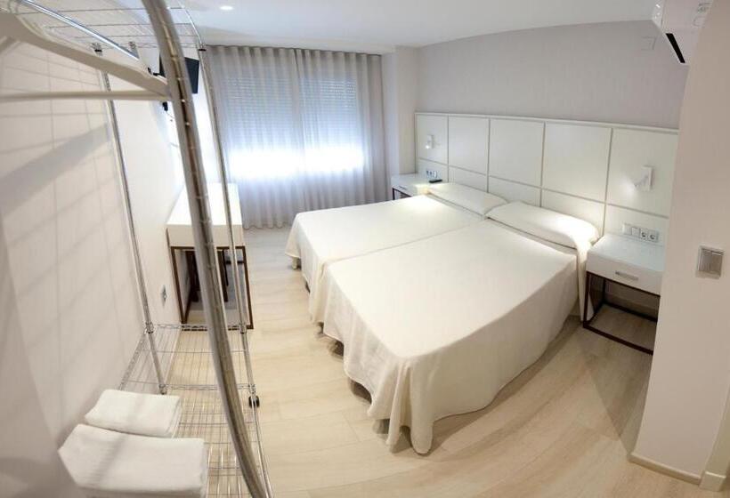 Номер Комфорт, Hostal Loimar