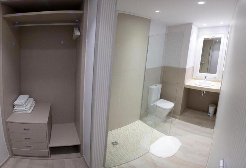 Трехместный Номер Комфорт, Hostal Loimar