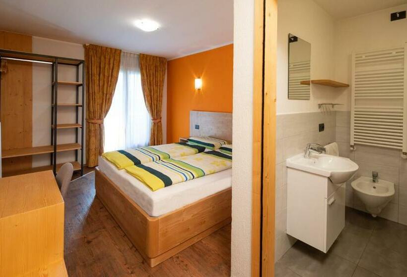 バルコニー付きスタンダードルーム, Engadina B&b