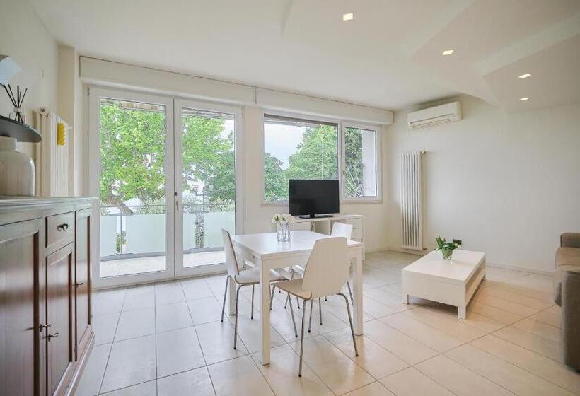 آپارتمان 1 خوابه با چشم‌انداز, Front Lake Apartment Bardolino