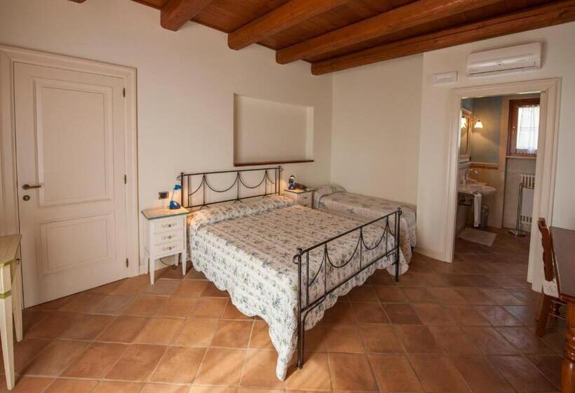 Quarto Triplo Estandar, Agriturismo La Sorgente
