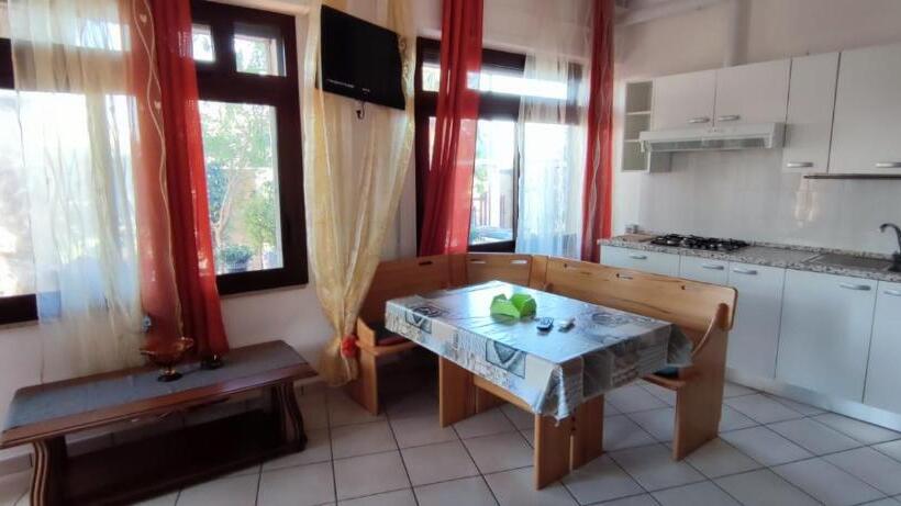 Студио Стандарт Вид на Сад, La Palma Residence Torre San Giovanni
