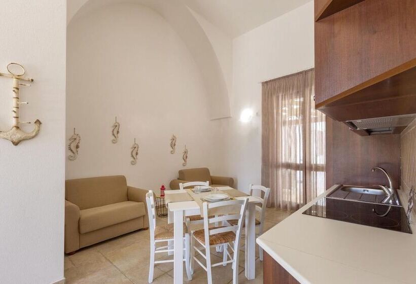 استودیو استاندارد با چشم‌انداز استخر, Mediterranea Residence