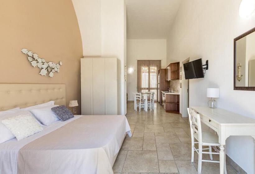 استودیو استاندارد با چشم‌انداز استخر, Mediterranea Residence