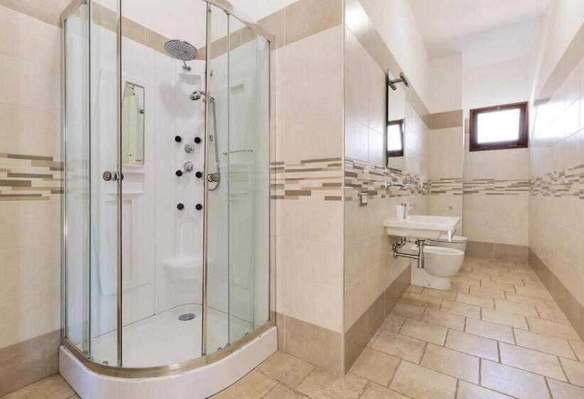 استودیو خانوادگی, Mediterranea Residence