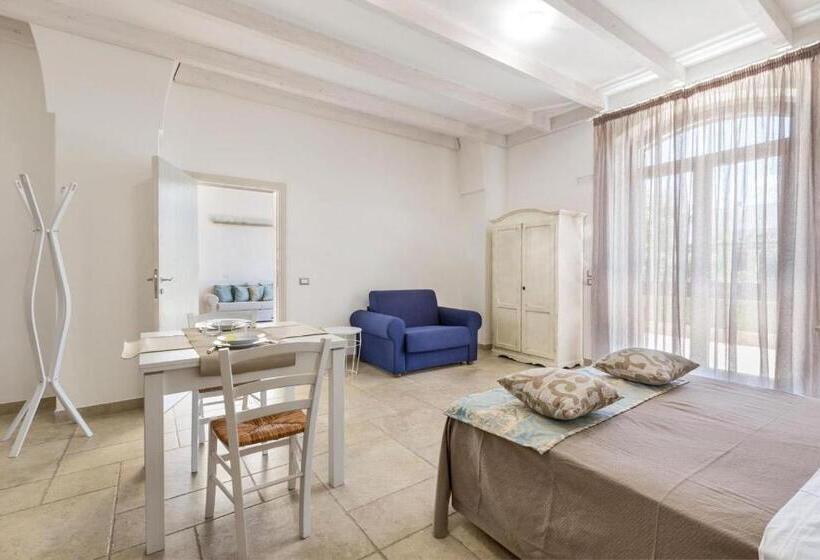 استودیو استاندارد با چشم‌انداز استخر, Mediterranea Residence