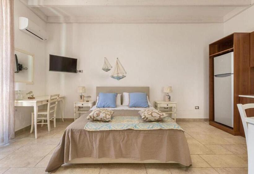 استودیو استاندارد با چشم‌انداز استخر, Mediterranea Residence