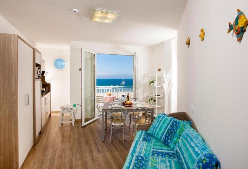 オーシャンビューバルコニー付きワンベッドルームアパートメント, Beach Residence