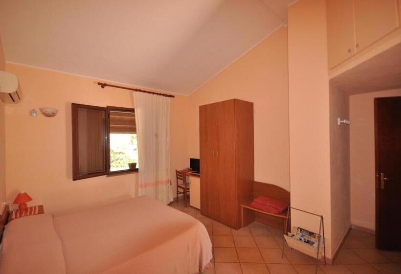 اتاق استاندارد چهار تخته, Agriturismo Mulinu Betzu