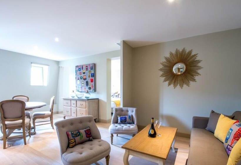 سوییت لوکس, Les Suites Du Champagne De Venoge