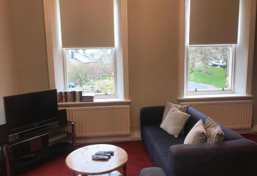 מיטה בחדר משותף, Newcastle House Rothbury